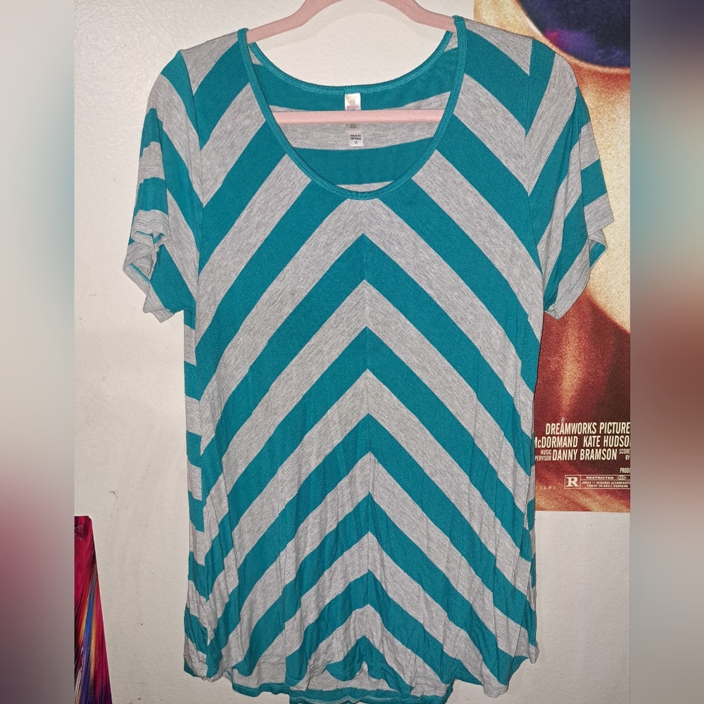 LuLaRoe XL Teal and Gray Chevron Classic T Top